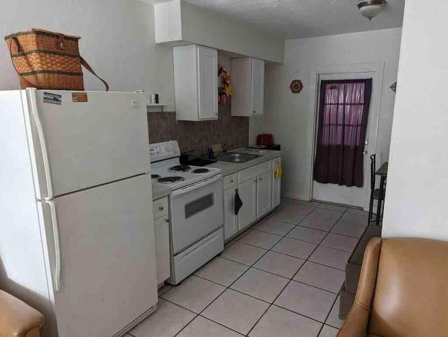 Private One-Bedroom 13-Directly Across From Beach St. Pete Beach Exterior foto