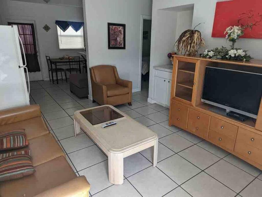 Private One-Bedroom 13-Directly Across From Beach St. Pete Beach Exterior foto